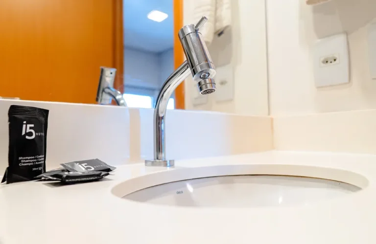 banheiro do hotel i5